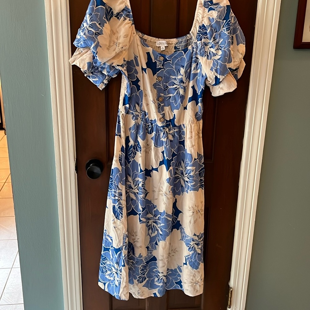 White and blue floral dress by Luxology. size M